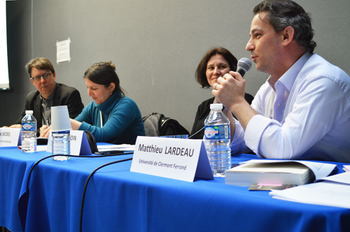 Matthieu Lardeau, aux côtés de Rodney Benson, Julie Sedel et Claire Blandin aborde la question des journalistes-managers. (Crédit photo : Victorine Gay)
